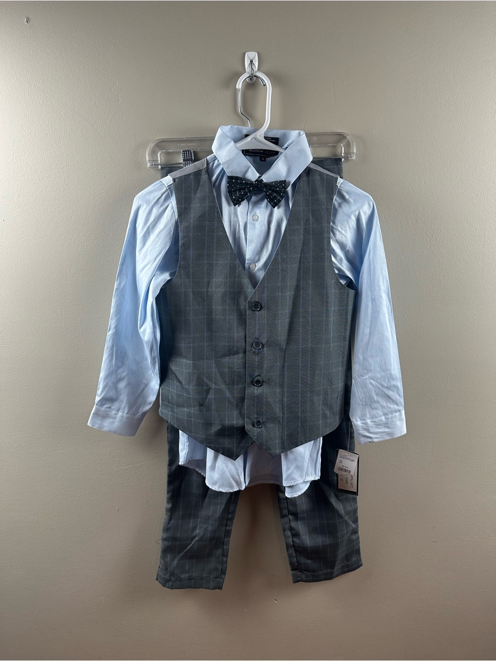 Andrew Fezza Gray Plaid 4 Piece Suit Size 12- NWT